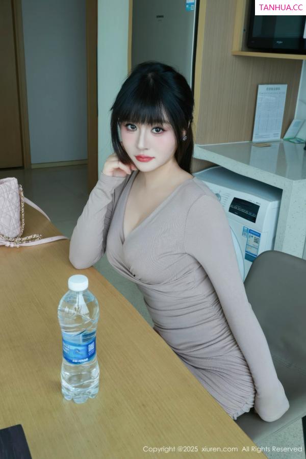   [XiuRen]高清写真图 2025.09.02 No.10718 沈南汐RuRu 原色丝袜第18张图片